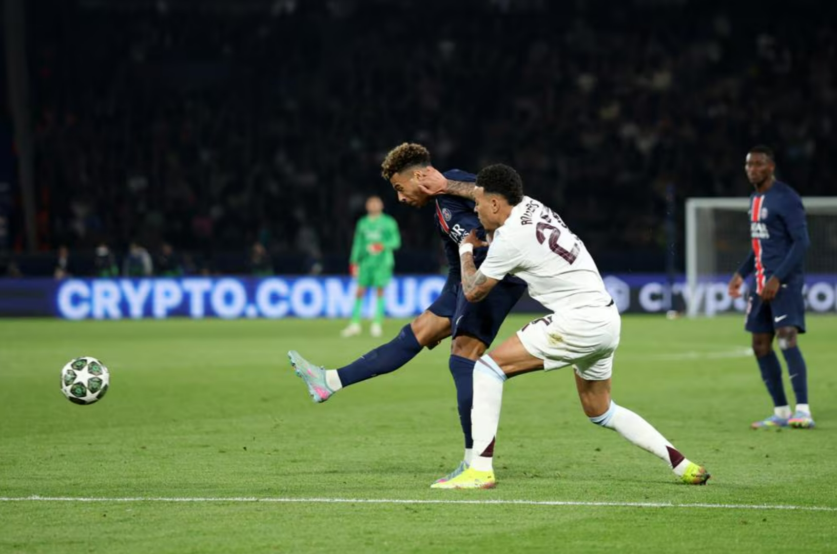 英超赛程吃紧；阿斯顿维拉关键时刻远射贴柱；赛场秩序良好；身体对抗强度拉满的简单介绍