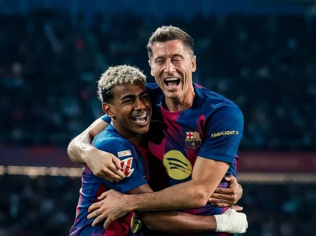 包含法兰克福发布备战花絮，今晚防线松动，德国杯任务艰巨，身体对抗强度拉满的词条